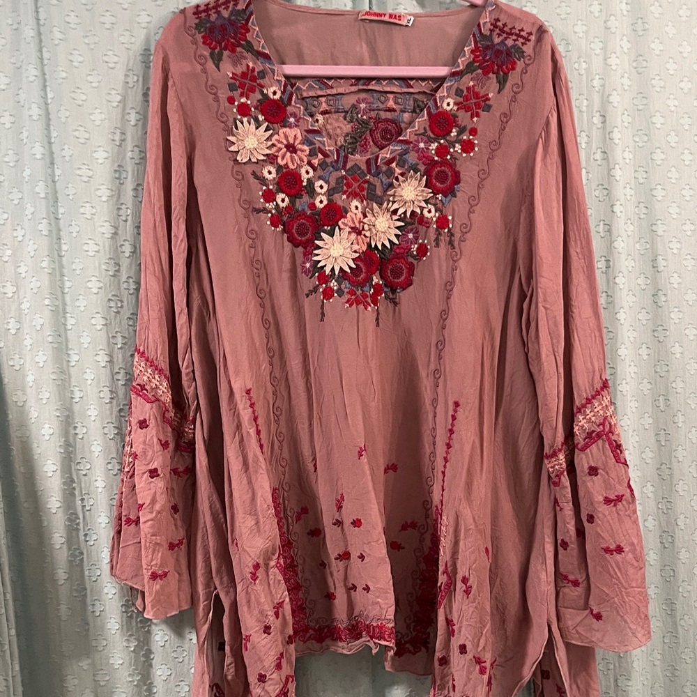 Johnny Was mauve embroidered blouse